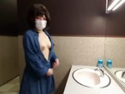 日本口罩美少女在廁所裸體